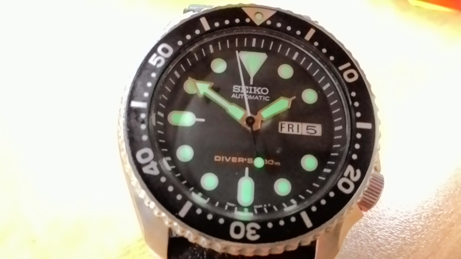 smartwatch with contactless payment